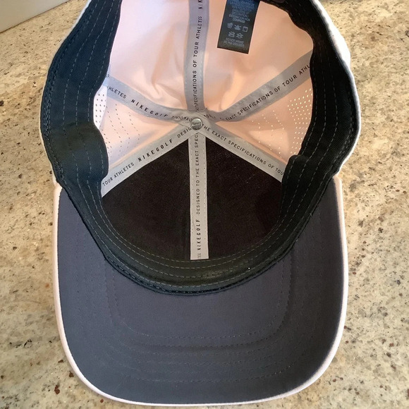 Nike Golf Aerobill Classic 99 Performance Hat Cap Light Pink - Picture 2 of 4